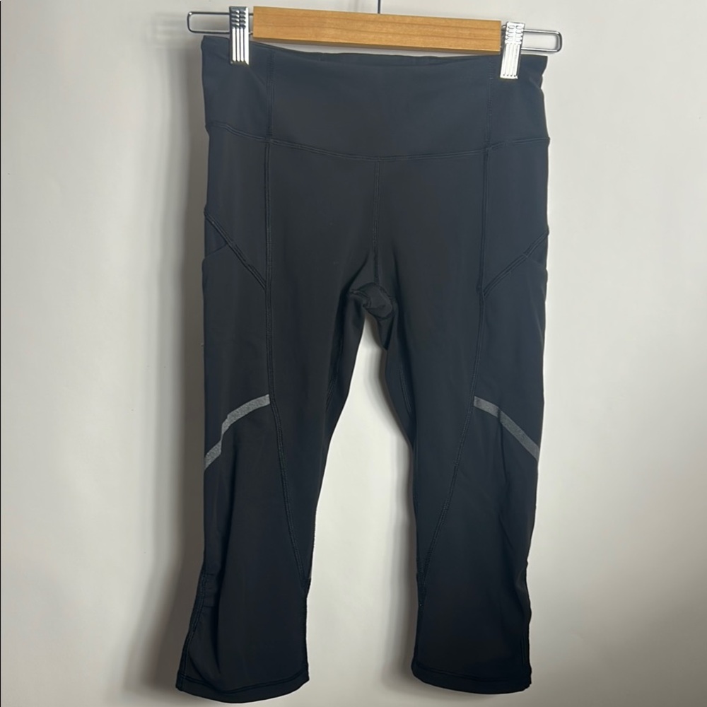 Lululemon Athletica Black Cropped Leggings with Subtle Gray Trim